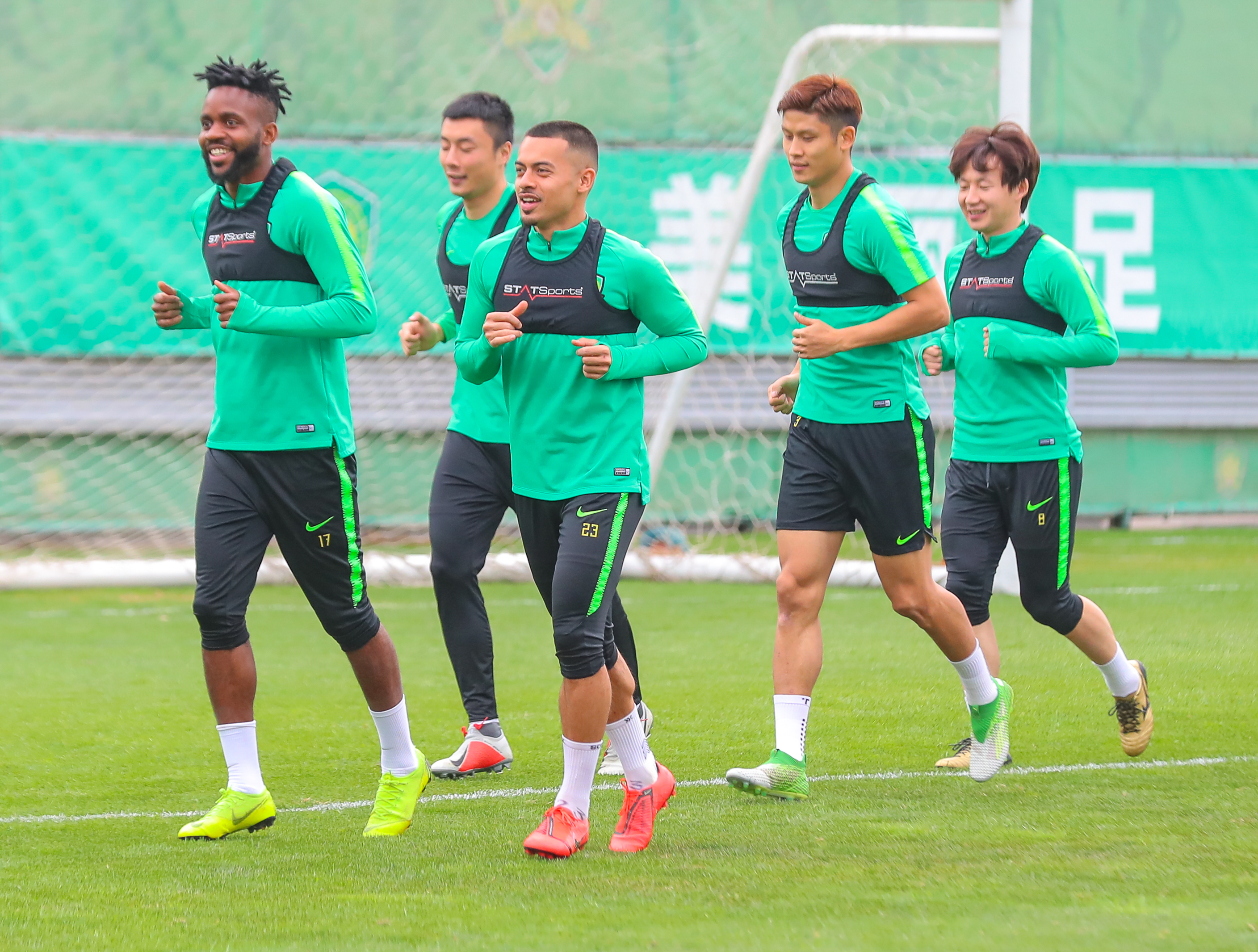 爱游戏中国孟菲斯灰熊发布备战花絮，今夜复出首秀，中超任务艰巨，更衣室氛围转暖的简单介绍