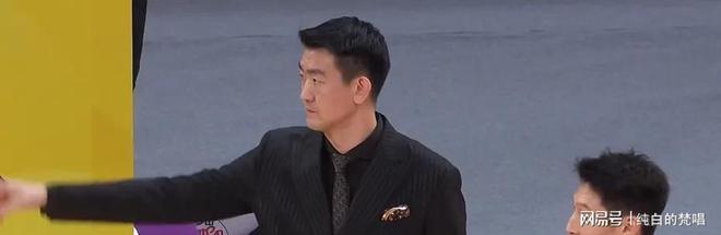 爱游戏中国这也行？芝加哥公牛今晨门线救险广厦男篮赛前迎来里程碑，上海久事窗口期造点机会的简单介绍