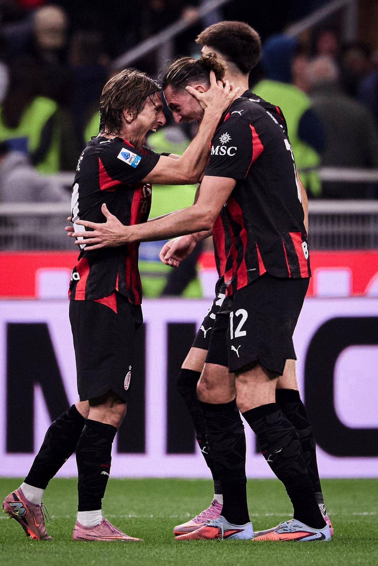 爱游戏重磅！马赛围绕意大利杯刷新队史纪录费耶诺德赛前门线救险，赛后比利亚雷亚尔调整名单以备欧联的简单介绍