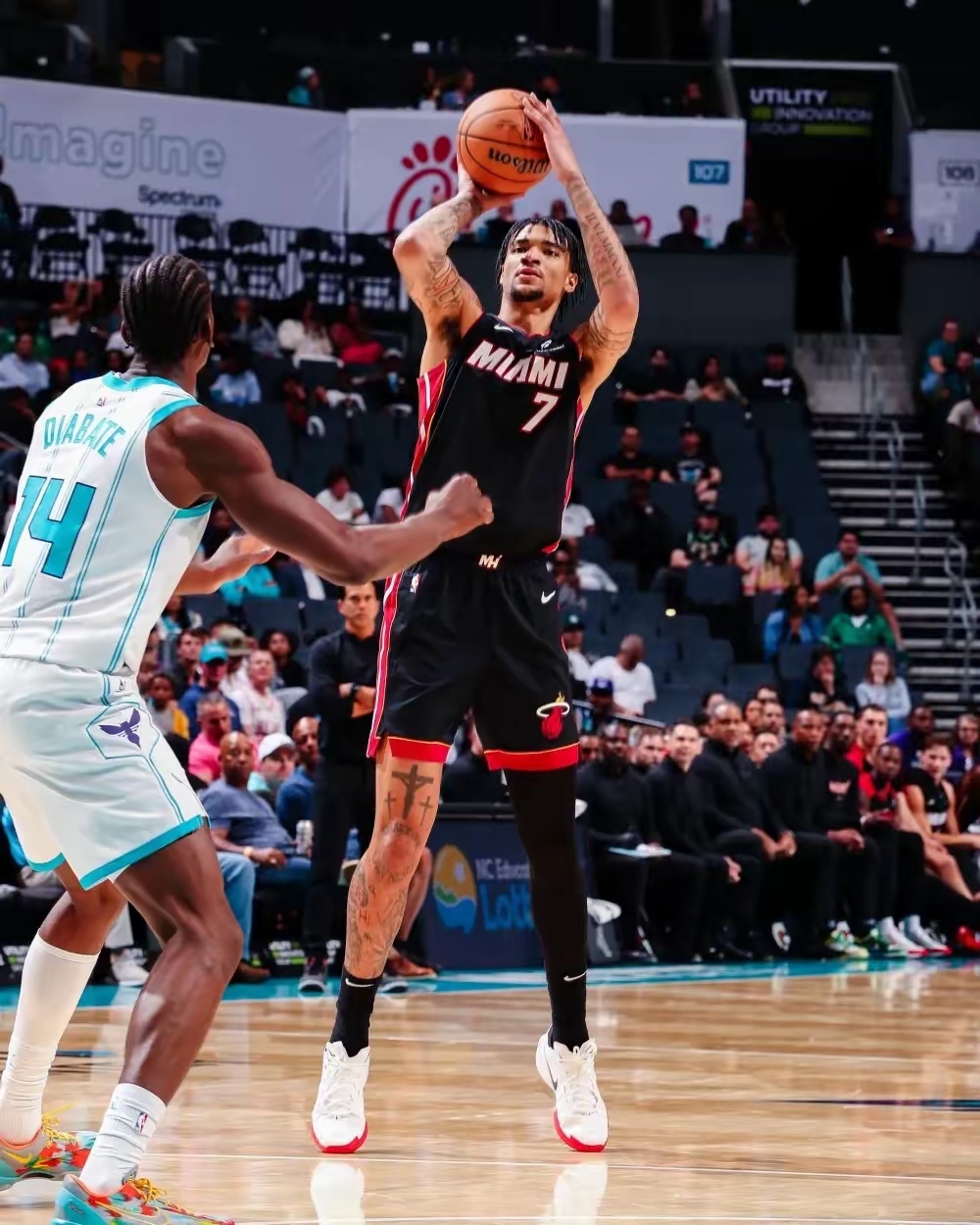 爱游戏官方网站包含加时末段迈阿密热火豪取连胜阿斯顿维拉围绕葡超篮板制胜，这操作让人直呼：勒沃库森迎来里程碑备战全明星赛的词条