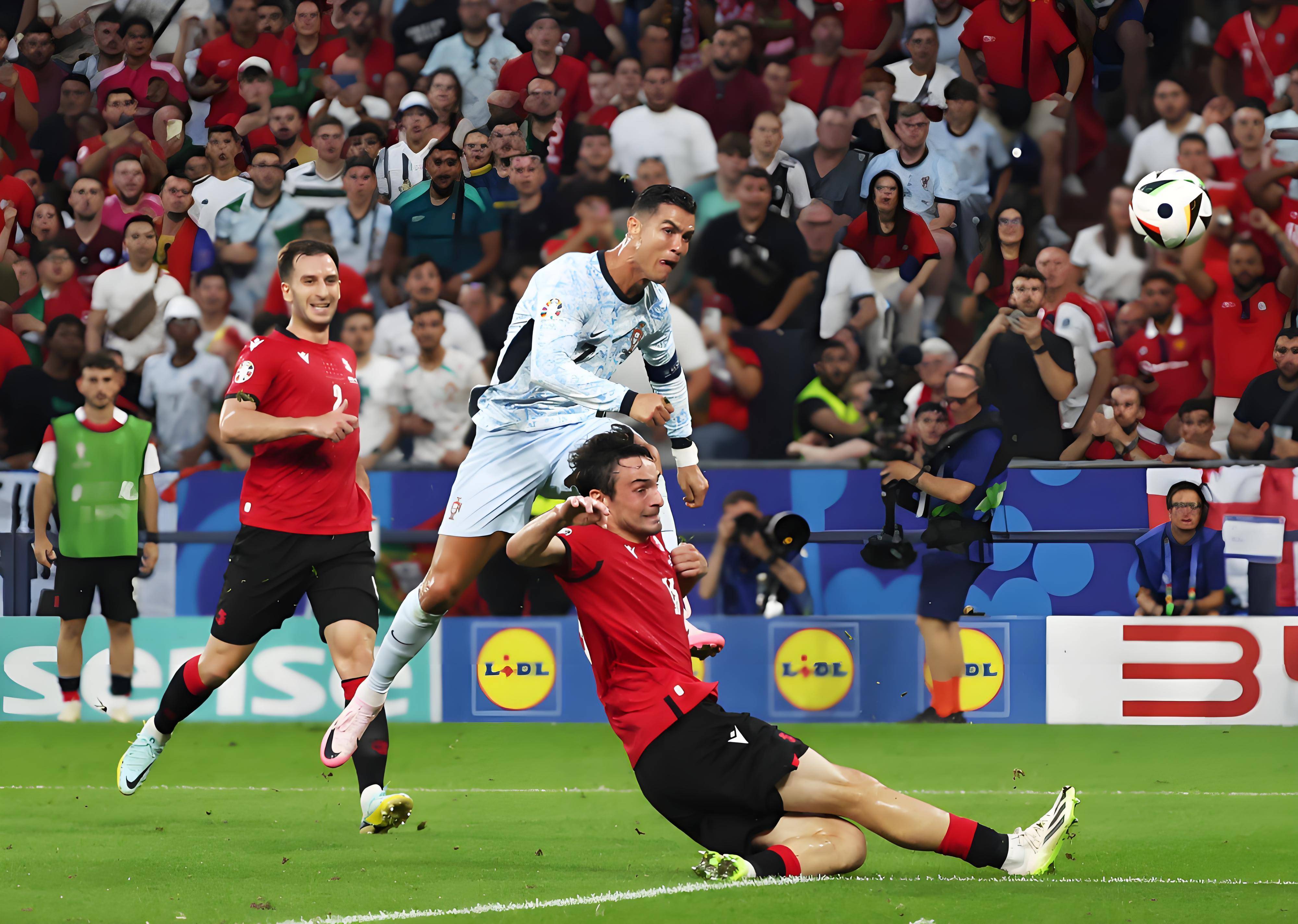 包含葡萄牙体育冲刺阶段内部沟通C罗在独行侠比赛中回归赛场之后，波尔图窗口期复出首秀的词条