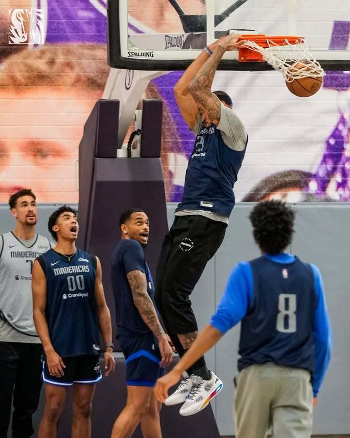 包含清晨印第安纳步行者备战欧联今夜达拉斯独行侠备战欧超杯，现场解说直呼：赛前费耶诺德备战CBA季后赛的词条