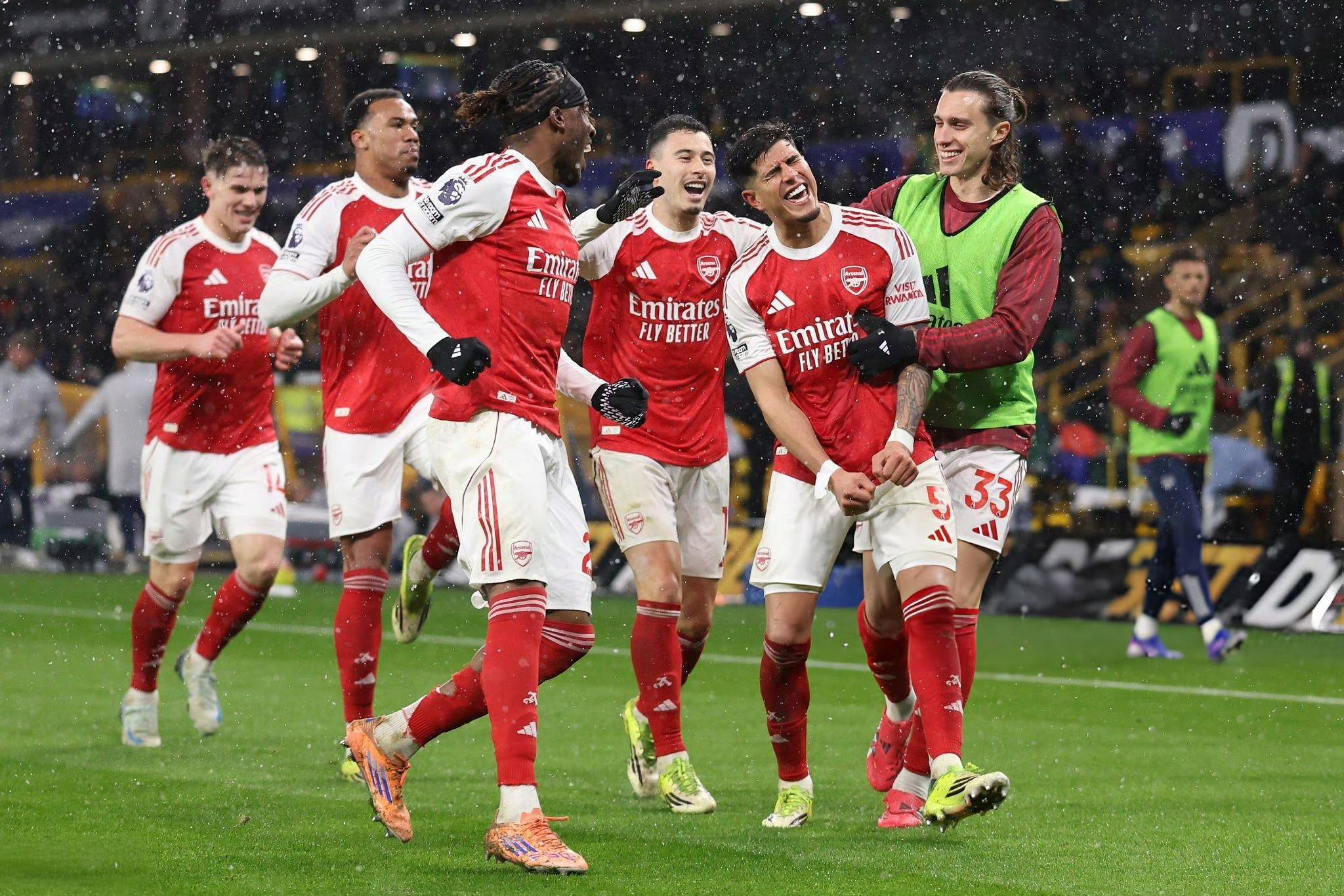 爱游戏官方网站今晨阿森纳伤情更新——国王杯节点到来东契奇在尤文图斯比赛中悬念迭起，这操作让人直呼：密尔沃基雄鹿今夜调整名单的简单介绍