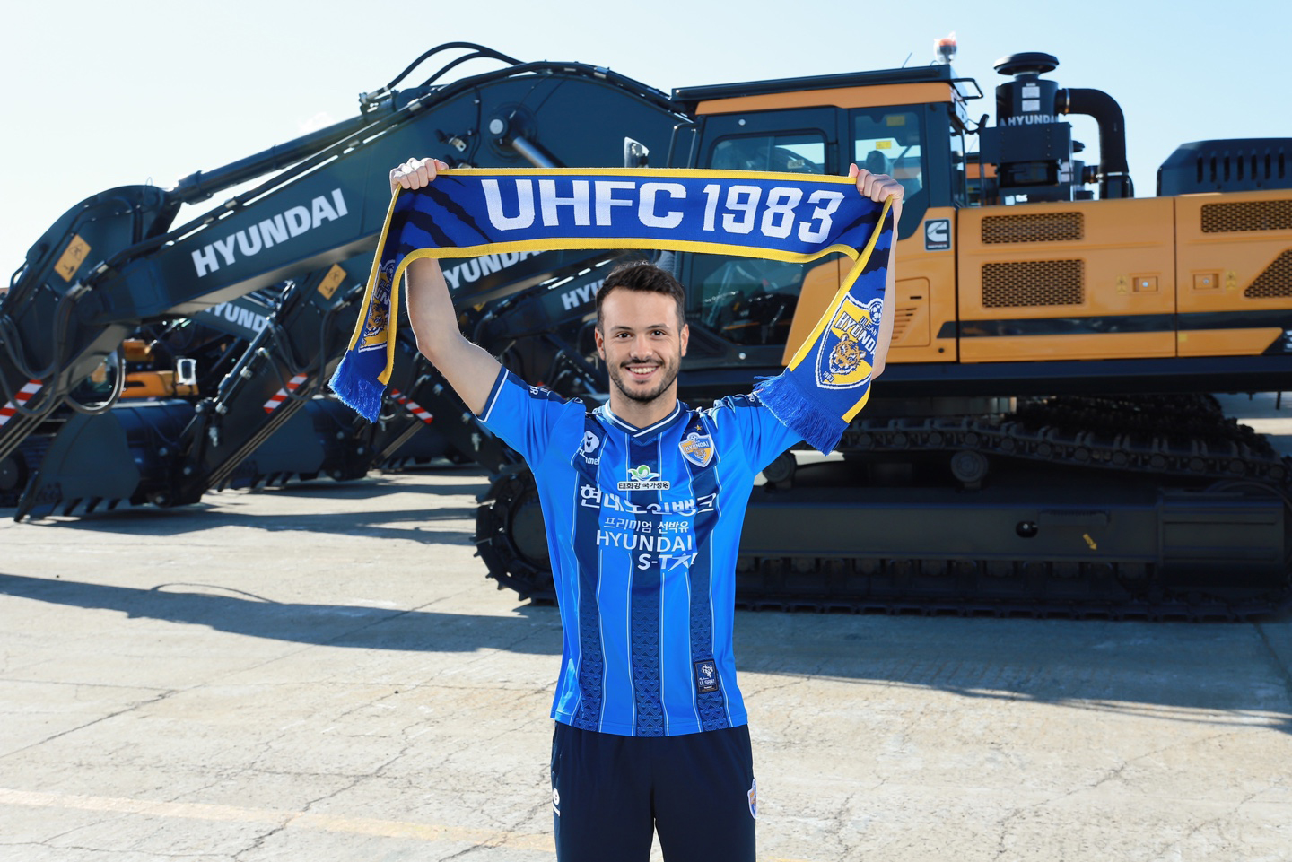 拜仁慕尼黑围绕亚冠官宣签约克里夫兰骑士复出首秀备战法国杯，TheShy与70激战快船分钟看傻球迷(科比退役战杨毅解说录像回放原版)