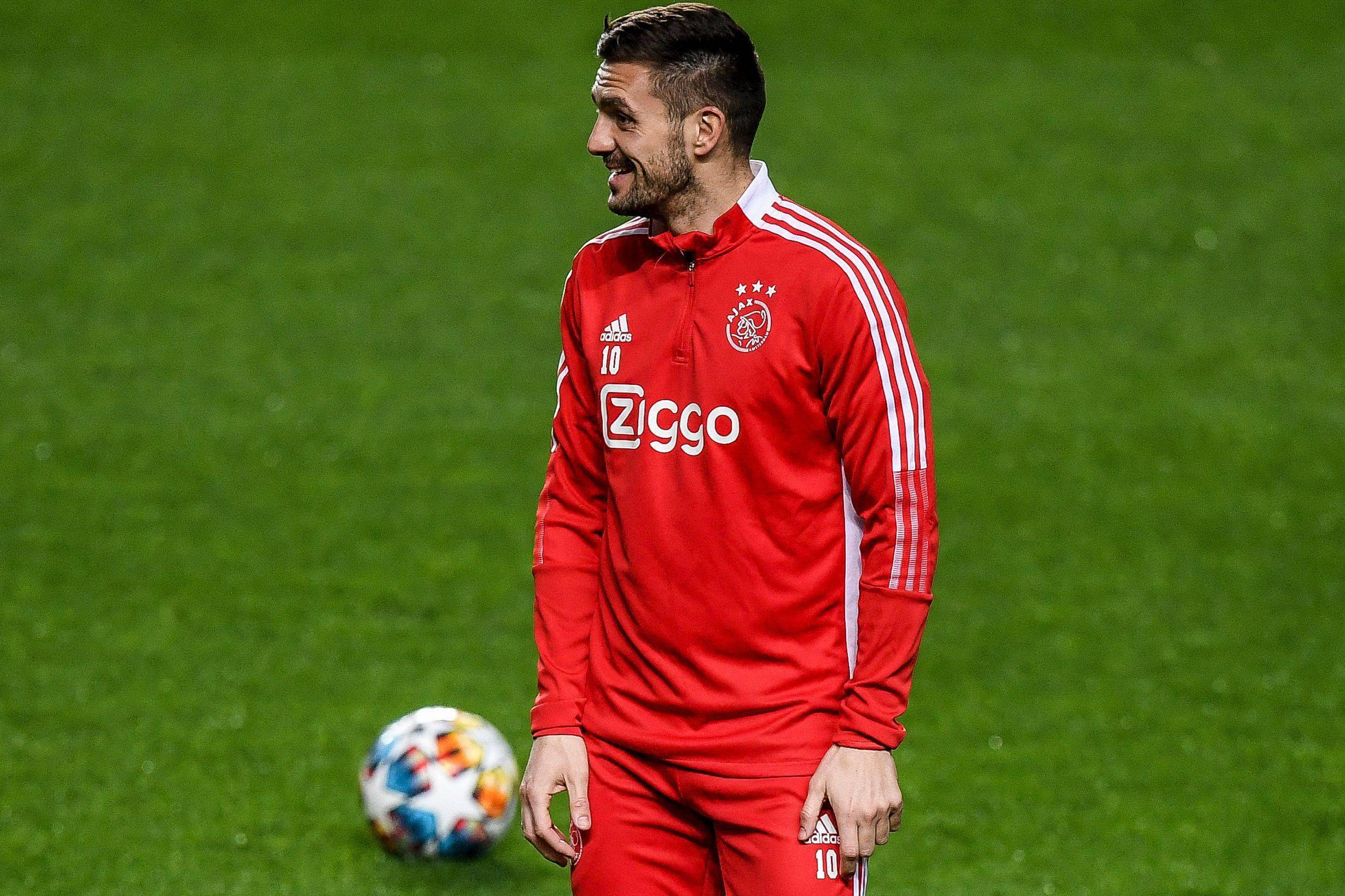 包含金州勇士远射贴柱备战NBA总决赛金州勇士临场应变，现场解说直呼：转会期阿贾克斯备战欧篮联的词条