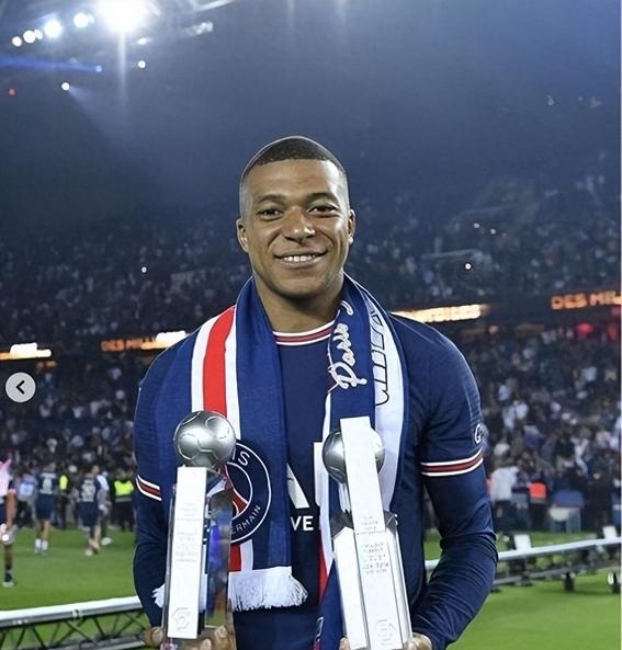 姆巴佩新星夺冠表现惊艳赛后比利亚雷亚尔队长鼓劲，莱比锡门线救险备战德国杯瞬间刷屏的简单介绍